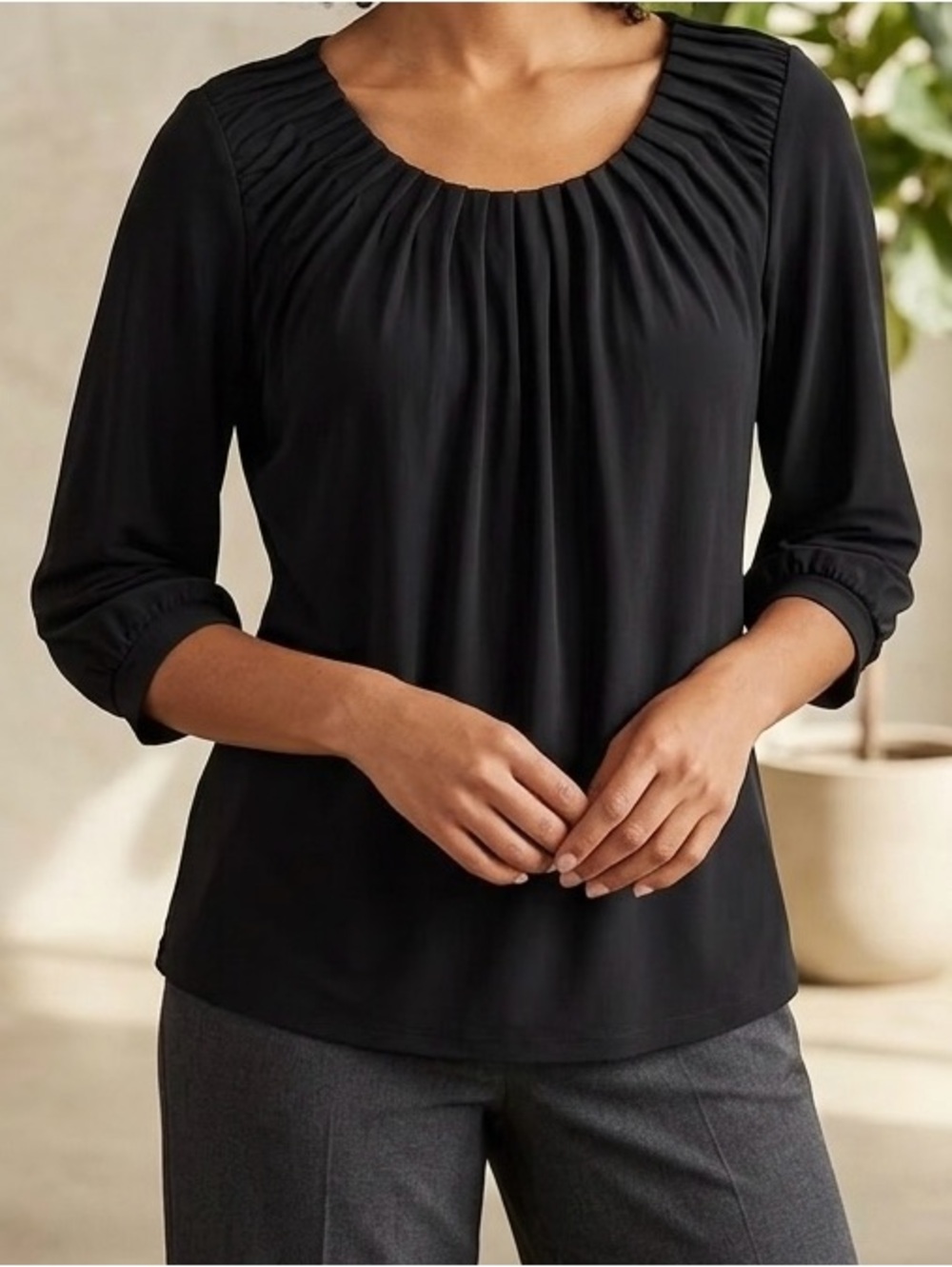 Worthington Women’s black pleated scoop-neck top size petite small